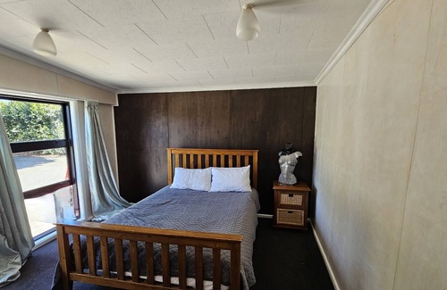 Lake Ferry House | 3 brm bach. Freshly renovated. Peaceful rural setting near The Pinnacles