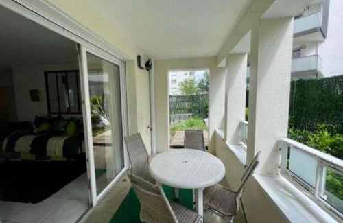 Vaulx-en-Velin Apartment | 3 chambres, métro tram à 50 m, parking privé !
