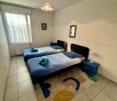 Vaulx-en-Velin Apartment | 3 chambres, métro tram à 50 m, parking privé !