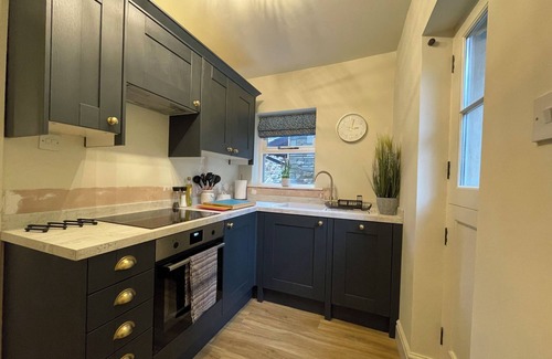 Slyne Cottage | 3 CHAPEL SQUARE, pet friendly, character holiday cottage in Caton