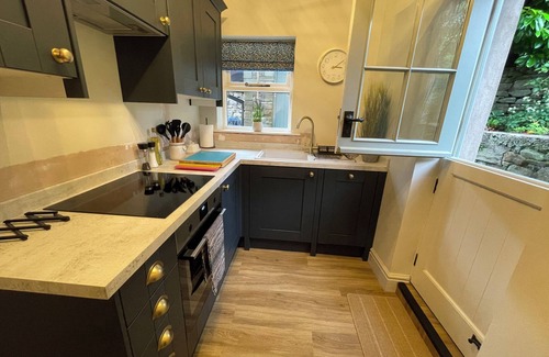 Slyne Cottage | 3 CHAPEL SQUARE, pet friendly, character holiday cottage in Caton
