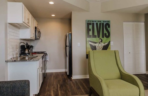 Lockerbie Square Apartment | 3 Combined Apartments Near Lucas Oil Stadiom