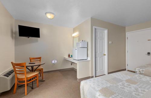 Lake City Hotel | 3 Comfort Combined Family Studios