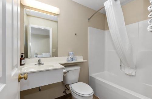 Lake City Hotel | 3 Comfort Combined Family Studios