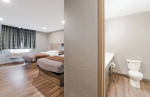 Foxboro Hotel | 3 Comfortable Units Near Nature Trail & Cranberry Bog, FREE Breakfast & Parking!