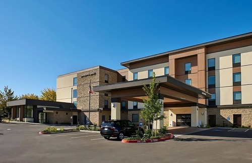 Sherwood - Tualatin North Hotel | 3 Family-friendly Rooms Near Trails w/Pool, Breakfast & Outdoor Grill