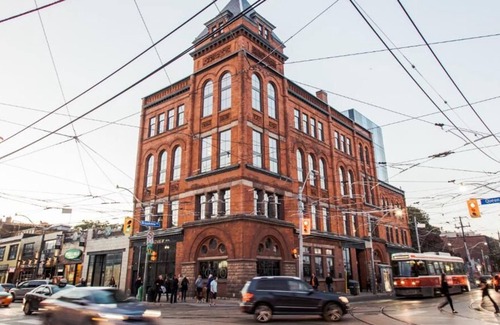 Riverside House | 3 Great Units for Groups, Minutes to St. Lawrence Market and Hockey Hall of Fame