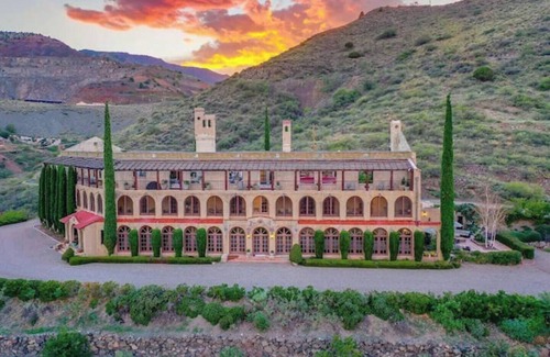 Jerome House | 3 Historic Houses | Sleeps 33 | Close to Sedona