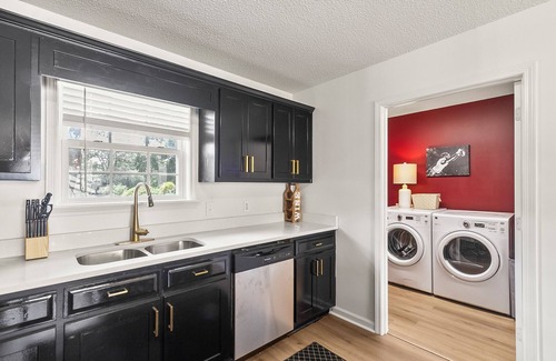 Northport House | 3 KING Beds Hot Tub & Game Room Batting Cage Close to UA & River Run Park
