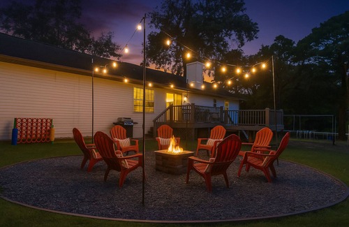 Northport House | 3 KING Beds Hot Tub & Game Room Batting Cage Close to UA & River Run Park