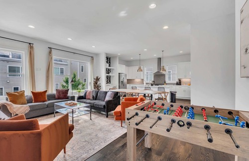 Nashville House | 3 Lux Homes Huge Rooftop 2mi to Broadway Sleeps 36