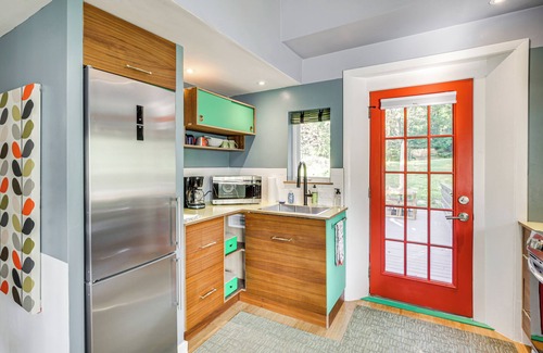 East Boothbay House | 3 Mi to Boothbay Harbor: Coastal Colorful Home!