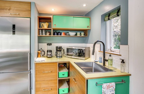 East Boothbay House | 3 Mi to Boothbay Harbor: Coastal Colorful Home!