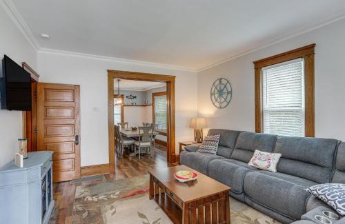 Sandusky House | 3 Mi to Cedar Point Sunny Sandusky Home with Yard