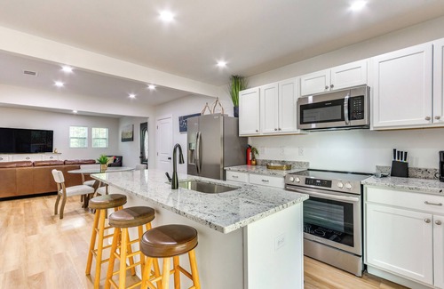 Southeast Pensacola House | 3 Mi to Dtwn Entertainment: Pensacola Family Home!
