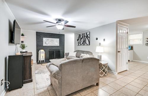 Hickory Apartment | 3 Mi to Dtwn Hickory Home Base with Patio!