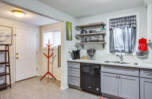 Eastside House | 3 Mi to Dtwn Tacoma Pet-Friendly Home
