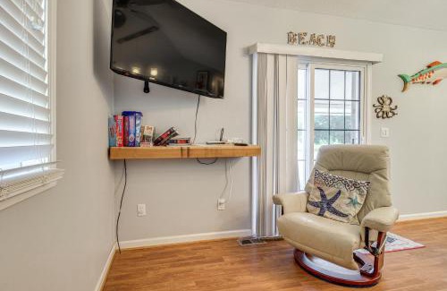 Hampstead House | 3 Mi to ICW Coastal Carolina Home with Pool Access