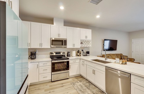 Lake Havasu City Condo | 3 Mi to Lake Havasu: Condo w/Mountain & Lake View