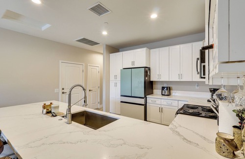 Lake Havasu City Condo | 3 Mi to Lake Havasu: Condo w/Mountain & Lake View