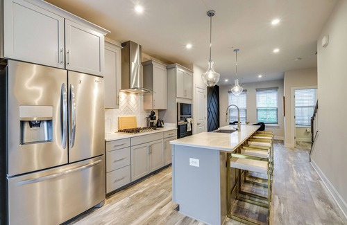 Largo House | 3 Mi to NW Stadium: Modern Retreat in Largo