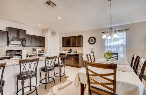 Solana Ridge House | 3 miles from Lackland BMT. Comfy home perfect for your stay. Mins to Sea World.