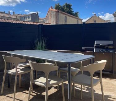Les Epesses Apartment | 3 min du parc du PUYDUFOU Centre des Epesses logement 4 à 6 personnes, L Ecrin du Puy