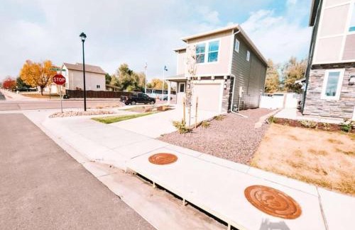 Southeast Colorado Springs House | 3 Min to Airport Gates Pet Friendly Townhouse