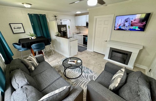 Beaufort House | 3 Min Walk to Starbucks. Pets are allowed