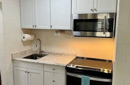 Beaufort House | 3 Min Walk to Starbucks. Pets are allowed