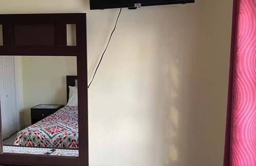 Gambier Apartment | 3 minutes to Airport and less than 5 minutes to near by beach. Spacious & quiet