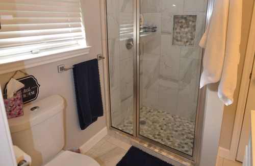 Universal City House | 3 minutes to the front gate of RAFB! Pool/ 2 car garage!