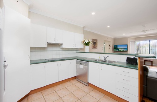 Yamba House | 3 minutes walk to pet friendly Pippi Beach and a 10 min walk into town.