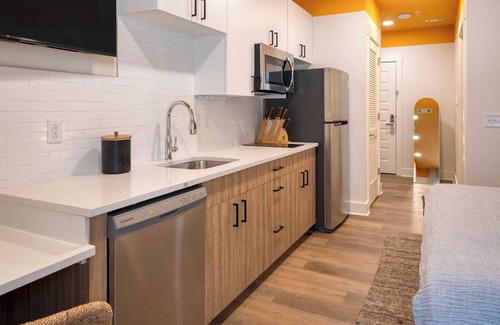 12 South Cottage | 3 Private Hotel Rooms in 12 South The Gilmore