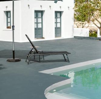 Imerovigli House | 3-Room, 3-Bath Villa with Massive Pool, Central Location, Seconds from Cliff!