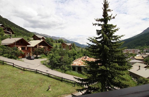 La Salle-les-Alpes Apartment | 3-room apartment, sleeps 7, near slopes with parking - La Salle-les-Alpes