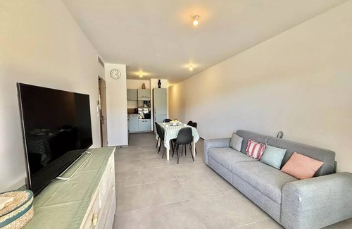 Pietrosella Apartment | 3-room apartment sleeps 4 PORTICCIO