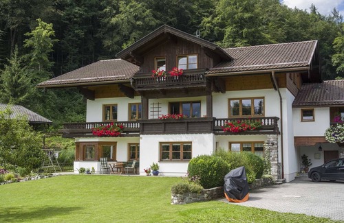 Oberaudorf Apartment | 3-room apartment with two bedrooms and two bathrooms and balcony
