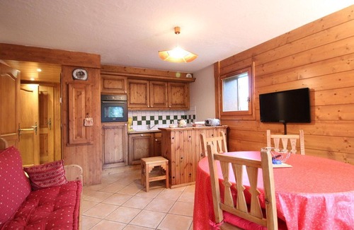 Les Carroz-d'Araches Apartment | 3-room cabin apartment with parking, near slopes and shops