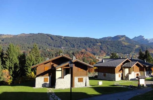 Les Carroz-d'Araches Apartment | 3-room cabin apartment with parking, near slopes and shops