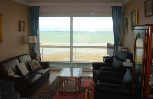Courtoisville-Sillon-Moka Apartment | 3 Room seafront apartment of 84sq.m located opposite the main beach