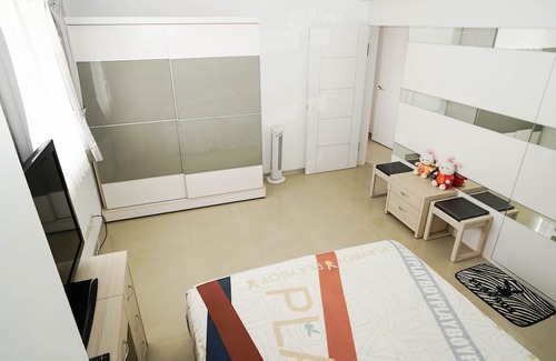 Zhongzheng Apartment | 3 rooms/4 beds/2bath/ Dongmen MRT2mins/ Yongkang/s8-10