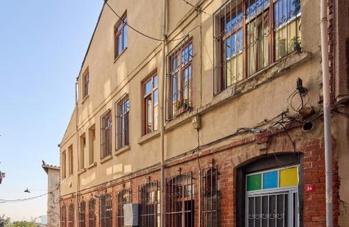 Istanbul City Center Apartment | 3 Storey Historical Retro Decorated House