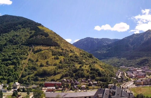 Vielha e Mijaran House | 3-storey townhouse