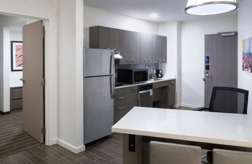 Tempe Hotel | 3 Tempe Suites – Pool, Gym, Walk to Mill Ave, Lake, Desert Garden & Dining