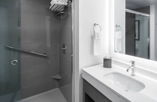 Tempe Hotel | 3 Tempe Suites – Pool, Gym, Walk to Mill Ave, Lake, Desert Garden & Dining