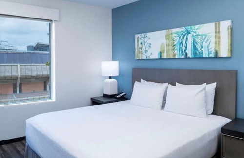 Tempe Hotel | 3 Tempe Suites – Pool, Gym, Walk to Mill Ave, Lake, Desert Garden & Dining