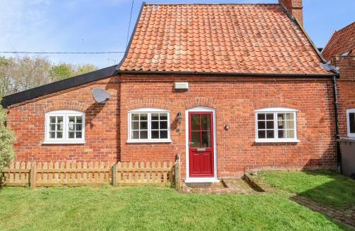 Peasenhall House | 3 The Almshouse