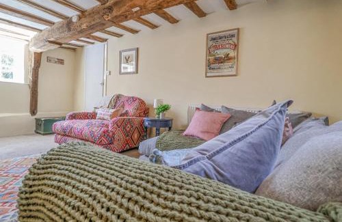Peasenhall House | 3 The Almshouse