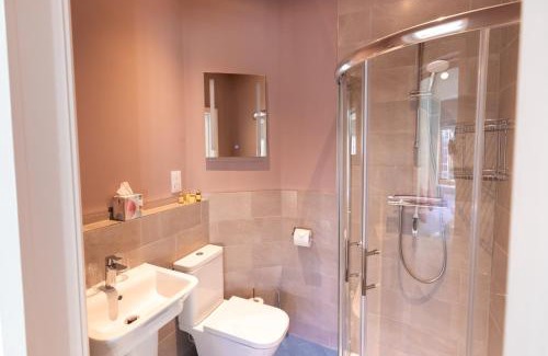 Worksop Apartment | 3 The Winnings - Historical Cottage on a Country Estate